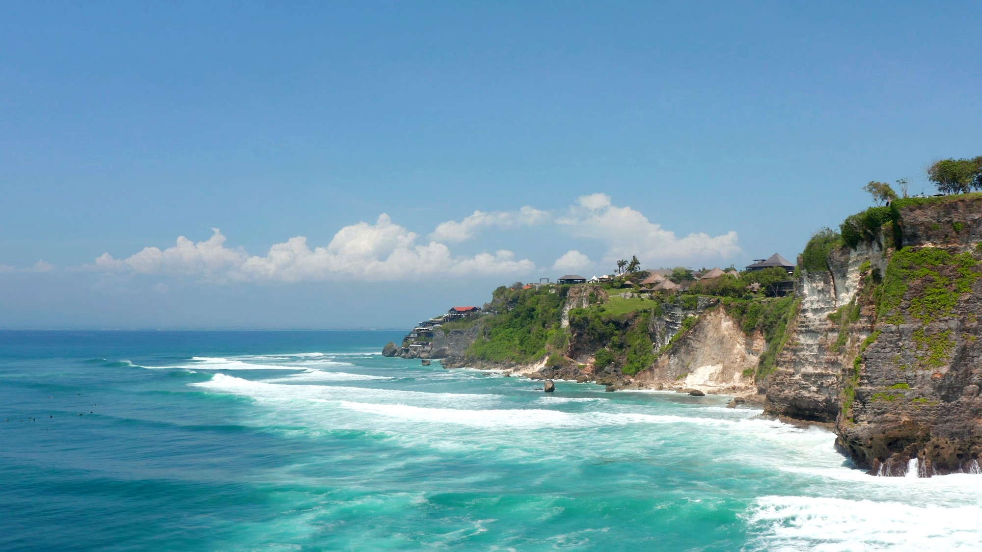 Ananta Villas, Bukit cliff